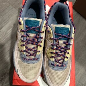 Brand New Nike Air Max 90 Sneakers with Multicolor Laces